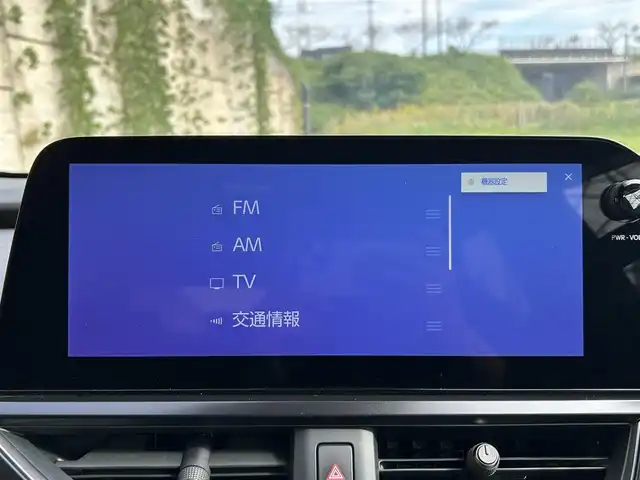 レクサス ＵＸ 300h バージョンC 長崎県 2024(令6)年 2.5万km ソニッククォーツ ワンオーナー/純正ナビ/（Bluetooth/フルセグ）/バック・サイド・フロントカメラ/衝突軽減システム/レーンアシスト/ブラインドスポットモニター/レーダークルーズ/ETC2.0/パワーバックドア/レザーシート/パワーシート/シートヒーター/ハンドルヒーター/パドルシフト/ハンドル電動チルト/純正17インチAW