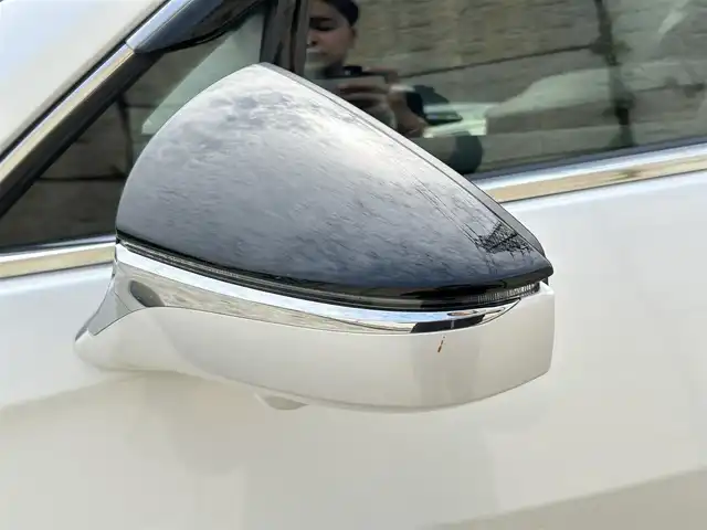 レクサス ＵＸ 300h バージョンC 長崎県 2024(令6)年 2.5万km ソニッククォーツ ワンオーナー/純正ナビ/（Bluetooth/フルセグ）/バック・サイド・フロントカメラ/衝突軽減システム/レーンアシスト/ブラインドスポットモニター/レーダークルーズ/ETC2.0/パワーバックドア/レザーシート/パワーシート/シートヒーター/ハンドルヒーター/パドルシフト/ハンドル電動チルト/純正17インチAW