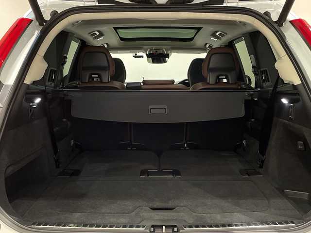 ボルボ ＸＣ９０ T5 AWD ノルディックED 新潟県 2018(平30)年 3.1万km クリスタルホワイトP 特別装備/150台限定/ヘッドアップ・ディスプレイ /リア2列目・シートヒーター/harman/kardonプレミアムサウンド・オーディオシステム/ダークフレームバーチ・ウッド・パネル /チルトアップ機構付電動パノラマ・ガラス・サンルーフ/標準装備/純正ホイール（ブラックペイント）/全車速追従機能付ACC（アダプティブ・クルーズ・コントロール/３６０度カメラ/メモリー付パワーシート（D/N）/シートヒーター（D/N）/LEDヘッドライト/オートライト/BLIS（ブラインドスポット・インフォメーション・システム）/LCMA（レーン・チェンジ・マージ・エイド）/CTA（クロス・トラフィック・アラート）/LKA（レーン・キーピング・エイド）/RSI（ロード・サイン・インフォメーション）/DAC（ドライバー・アラート・コントロール）/パイロットアシスト/パーク・アシスト・パイロット（縦列・並列駐車支援システム）/純正HDDナビゲーション/・Bluetooth/TV/FM/AM/純正フロアマット/ルーフレール/パワーテールゲート/ フル・アクティブ・ハイビーム（LEDヘッドライト）