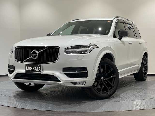 ボルボ ＸＣ９０ T5 AWD ノルディックED 新潟県 2018(平30)年 3.1万km クリスタルホワイトP 特別装備/150台限定/ヘッドアップ・ディスプレイ /リア2列目・シートヒーター/harman/kardonプレミアムサウンド・オーディオシステム/ダークフレームバーチ・ウッド・パネル /チルトアップ機構付電動パノラマ・ガラス・サンルーフ/標準装備/純正ホイール（ブラックペイント）/全車速追従機能付ACC（アダプティブ・クルーズ・コントロール/３６０度カメラ/メモリー付パワーシート（D/N）/シートヒーター（D/N）/LEDヘッドライト/オートライト/BLIS（ブラインドスポット・インフォメーション・システム）/LCMA（レーン・チェンジ・マージ・エイド）/CTA（クロス・トラフィック・アラート）/LKA（レーン・キーピング・エイド）/RSI（ロード・サイン・インフォメーション）/DAC（ドライバー・アラート・コントロール）/パイロットアシスト/パーク・アシスト・パイロット（縦列・並列駐車支援システム）/純正HDDナビゲーション/・Bluetooth/TV/FM/AM/純正フロアマット/ルーフレール/パワーテールゲート/ フル・アクティブ・ハイビーム（LEDヘッドライト）