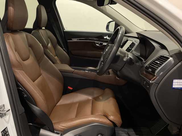 ボルボ ＸＣ９０ T5 AWD ノルディックED 新潟県 2018(平30)年 3.1万km クリスタルホワイトP 特別装備/150台限定/ヘッドアップ・ディスプレイ /リア2列目・シートヒーター/harman/kardonプレミアムサウンド・オーディオシステム/ダークフレームバーチ・ウッド・パネル /チルトアップ機構付電動パノラマ・ガラス・サンルーフ/標準装備/純正ホイール（ブラックペイント）/全車速追従機能付ACC（アダプティブ・クルーズ・コントロール/３６０度カメラ/メモリー付パワーシート（D/N）/シートヒーター（D/N）/LEDヘッドライト/オートライト/BLIS（ブラインドスポット・インフォメーション・システム）/LCMA（レーン・チェンジ・マージ・エイド）/CTA（クロス・トラフィック・アラート）/LKA（レーン・キーピング・エイド）/RSI（ロード・サイン・インフォメーション）/DAC（ドライバー・アラート・コントロール）/パイロットアシスト/パーク・アシスト・パイロット（縦列・並列駐車支援システム）/純正HDDナビゲーション/・Bluetooth/TV/FM/AM/純正フロアマット/ルーフレール/パワーテールゲート/ フル・アクティブ・ハイビーム（LEDヘッドライト）