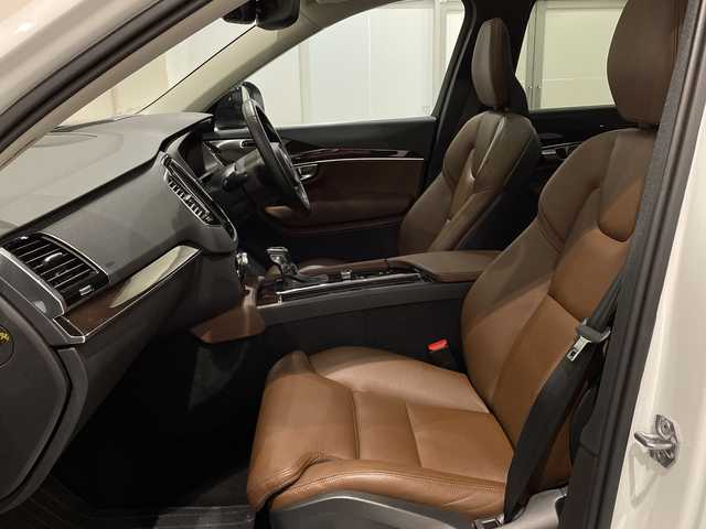 ボルボ ＸＣ９０ T5 AWD ノルディックED 新潟県 2018(平30)年 3.1万km クリスタルホワイトP 特別装備/150台限定/ヘッドアップ・ディスプレイ /リア2列目・シートヒーター/harman/kardonプレミアムサウンド・オーディオシステム/ダークフレームバーチ・ウッド・パネル /チルトアップ機構付電動パノラマ・ガラス・サンルーフ/標準装備/純正ホイール（ブラックペイント）/全車速追従機能付ACC（アダプティブ・クルーズ・コントロール/３６０度カメラ/メモリー付パワーシート（D/N）/シートヒーター（D/N）/LEDヘッドライト/オートライト/BLIS（ブラインドスポット・インフォメーション・システム）/LCMA（レーン・チェンジ・マージ・エイド）/CTA（クロス・トラフィック・アラート）/LKA（レーン・キーピング・エイド）/RSI（ロード・サイン・インフォメーション）/DAC（ドライバー・アラート・コントロール）/パイロットアシスト/パーク・アシスト・パイロット（縦列・並列駐車支援システム）/純正HDDナビゲーション/・Bluetooth/TV/FM/AM/純正フロアマット/ルーフレール/パワーテールゲート/ フル・アクティブ・ハイビーム（LEDヘッドライト）