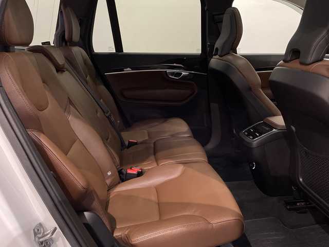 ボルボ ＸＣ９０ T5 AWD ノルディックED 新潟県 2018(平30)年 3.1万km クリスタルホワイトP 特別装備/150台限定/ヘッドアップ・ディスプレイ /リア2列目・シートヒーター/harman/kardonプレミアムサウンド・オーディオシステム/ダークフレームバーチ・ウッド・パネル /チルトアップ機構付電動パノラマ・ガラス・サンルーフ/標準装備/純正ホイール（ブラックペイント）/全車速追従機能付ACC（アダプティブ・クルーズ・コントロール/３６０度カメラ/メモリー付パワーシート（D/N）/シートヒーター（D/N）/LEDヘッドライト/オートライト/BLIS（ブラインドスポット・インフォメーション・システム）/LCMA（レーン・チェンジ・マージ・エイド）/CTA（クロス・トラフィック・アラート）/LKA（レーン・キーピング・エイド）/RSI（ロード・サイン・インフォメーション）/DAC（ドライバー・アラート・コントロール）/パイロットアシスト/パーク・アシスト・パイロット（縦列・並列駐車支援システム）/純正HDDナビゲーション/・Bluetooth/TV/FM/AM/純正フロアマット/ルーフレール/パワーテールゲート/ フル・アクティブ・ハイビーム（LEDヘッドライト）