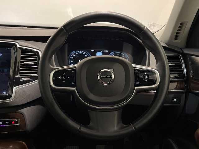 ボルボ ＸＣ９０ T5 AWD ノルディックED 新潟県 2018(平30)年 3.1万km クリスタルホワイトP 特別装備/150台限定/ヘッドアップ・ディスプレイ /リア2列目・シートヒーター/harman/kardonプレミアムサウンド・オーディオシステム/ダークフレームバーチ・ウッド・パネル /チルトアップ機構付電動パノラマ・ガラス・サンルーフ/標準装備/純正ホイール（ブラックペイント）/全車速追従機能付ACC（アダプティブ・クルーズ・コントロール/３６０度カメラ/メモリー付パワーシート（D/N）/シートヒーター（D/N）/LEDヘッドライト/オートライト/BLIS（ブラインドスポット・インフォメーション・システム）/LCMA（レーン・チェンジ・マージ・エイド）/CTA（クロス・トラフィック・アラート）/LKA（レーン・キーピング・エイド）/RSI（ロード・サイン・インフォメーション）/DAC（ドライバー・アラート・コントロール）/パイロットアシスト/パーク・アシスト・パイロット（縦列・並列駐車支援システム）/純正HDDナビゲーション/・Bluetooth/TV/FM/AM/純正フロアマット/ルーフレール/パワーテールゲート/ フル・アクティブ・ハイビーム（LEDヘッドライト）