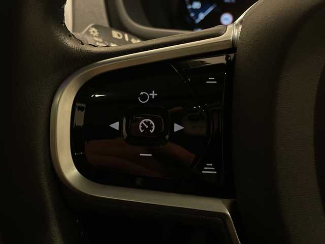 ボルボ ＸＣ９０ T5 AWD ノルディックED 新潟県 2018(平30)年 3.1万km クリスタルホワイトP 特別装備/150台限定/ヘッドアップ・ディスプレイ /リア2列目・シートヒーター/harman/kardonプレミアムサウンド・オーディオシステム/ダークフレームバーチ・ウッド・パネル /チルトアップ機構付電動パノラマ・ガラス・サンルーフ/標準装備/純正ホイール（ブラックペイント）/全車速追従機能付ACC（アダプティブ・クルーズ・コントロール/３６０度カメラ/メモリー付パワーシート（D/N）/シートヒーター（D/N）/LEDヘッドライト/オートライト/BLIS（ブラインドスポット・インフォメーション・システム）/LCMA（レーン・チェンジ・マージ・エイド）/CTA（クロス・トラフィック・アラート）/LKA（レーン・キーピング・エイド）/RSI（ロード・サイン・インフォメーション）/DAC（ドライバー・アラート・コントロール）/パイロットアシスト/パーク・アシスト・パイロット（縦列・並列駐車支援システム）/純正HDDナビゲーション/・Bluetooth/TV/FM/AM/純正フロアマット/ルーフレール/パワーテールゲート/ フル・アクティブ・ハイビーム（LEDヘッドライト）