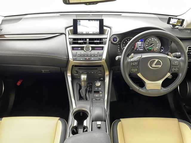 レクサス ＮＸ 300h Iパッケージ 栃木県 2014(平26)年 5.2万km ソニッククォーツ 純正SDナビ/[フルセグ/AM/FM/CD/DVD/BT/AUX/USB]/パノラミックビューモニター/PCS/BSM/レーダークルーズ/レーンキープアシスト/コーナーセンサー/パワーバックドア/オートハイビーム/3眼LEDヘッドライト/前席パワーシート/前席シートヒーター/D席メモリーシート/ステアヒーター/パドルシフト/前ドラレコ/社外レーダー/スマートスペアキー×１/カードキー×1