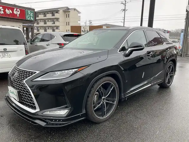 レクサス ＲＸ 300 バージョンL 滋賀県 2022(令4)年 1.2万km グラファイトブラックガラスフレーク ワンオーナー/レクサスセーフティシステムプラス/ブラインドスポットモニター/社外エアロキット/社外22インチアルミホイール/社外デジタルインナーミラー（前後ドラレコ機能）/エムズスピードマフラー/RS-Rダウンサス/パノラマルーフ/リアシートエンターテインメントシステム/12.3インチディスプレイ/Bluetooth、フルセグテレビ/パノラミックビューモニター/バックカメラ/ビルトインETC2.0/カラーヘッドアップディスプレイ/全席シートヒーター/ステアリングヒーター/三眼フルLEDヘッドライト/LEDフォグランプ/パワーバックドア/スペアキー/カードキー有り/保証書