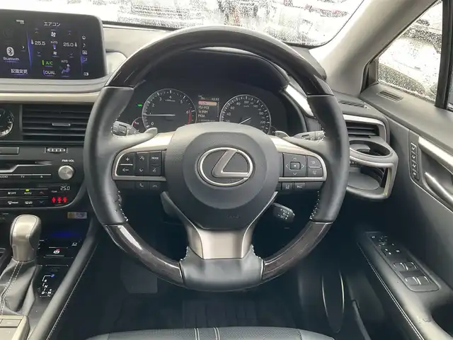 レクサス ＲＸ 300 バージョンL 滋賀県 2022(令4)年 1.2万km グラファイトブラックガラスフレーク ワンオーナー/レクサスセーフティシステムプラス/ブラインドスポットモニター/社外エアロキット/社外22インチアルミホイール/社外デジタルインナーミラー（前後ドラレコ機能）/エムズスピードマフラー/RS-Rダウンサス/パノラマルーフ/リアシートエンターテインメントシステム/12.3インチディスプレイ/Bluetooth、フルセグテレビ/パノラミックビューモニター/バックカメラ/ビルトインETC2.0/カラーヘッドアップディスプレイ/全席シートヒーター/ステアリングヒーター/三眼フルLEDヘッドライト/LEDフォグランプ/パワーバックドア/スペアキー/カードキー有り/保証書