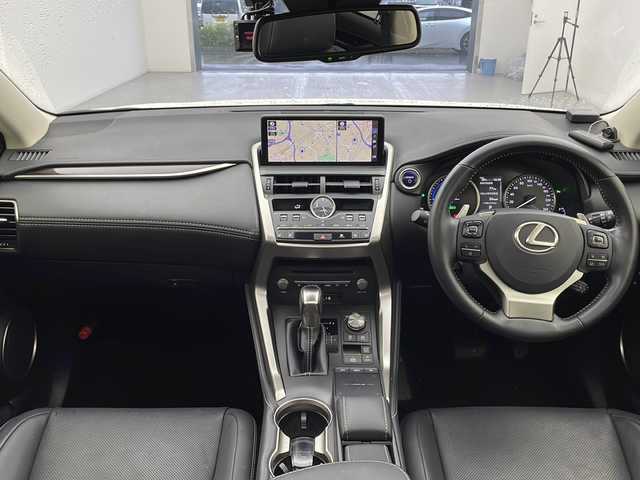 レクサス ＮＸ 300h バージョンL 宮城県 2020(令2)年 4.5万km ソニッククォーツ Lexus Safety System+/・プリクラッシュセーフティ/・レーンディパーチャーアラート/・オートハイビーム/・レーダークルーズコントロール/・ブラインドスポットモニター/パワーバックドア/ムーンルーフ/モデリスタエアロ/ブラックレザーシート/前席パワーシート/エアシート/各席シートヒーター/リア電動リクライニングシート/ワイヤレス充電/純正メモリーナビ/地デジTV/【DVD/CD再生機能　Bluetooth接続】/パノラミックビューモニター/ドライブレコーダー（前後撮影）【ZDR-026】/ETC（2.0）/3眼LEDヘッドライト/ウインカーミラー/革巻きステアリング/ステアリングヒーター/ステアリングスイッチ/純正18インチアルミホイル/サイド/カーテンエアバッグ/スマートキー