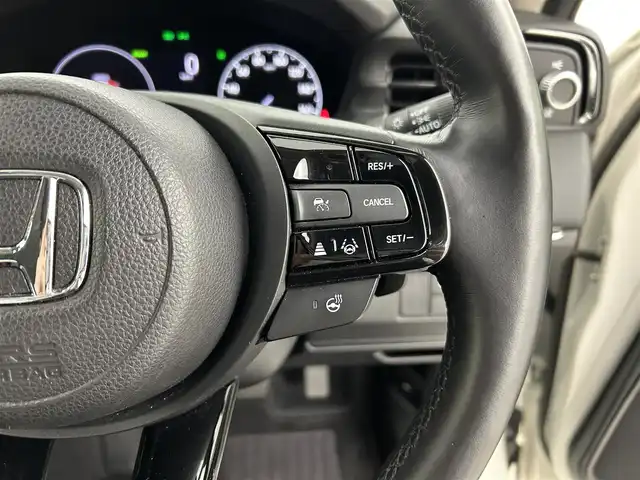 ホンダ ヴェゼル ハイブリッド e:HEV Z 福岡県 2023(令5)年 5.5万km プラチナホワイトパール 社外ナビ（ＢＴ）　/バックカメラ　/ＥＴＣ　/ＡＣＣ　/コーナーセンサー　/衝突軽減ブレーキ　/レーンキープ　/アクセル踏み間違い防止　/ＢＳＭ　/パドルシフト　/パワーリアゲート　/ハーフレザー　/シートヒーター　/ＬＥＤ