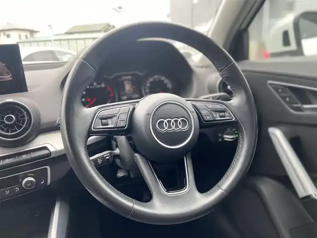 アウディ Ｑ２ 1．0 TFSI スポーツ 栃木県 2018(平30)年 2.8万km アイビスホワイト ACC/レーンキープ/ブラインドスポット/バックカメラ/純正ナビ/フルセグ /シートヒーター/ETC/LED/純正17インチAW/社外ドラレコ