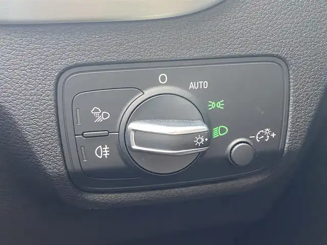 アウディ Ｑ２ 1．0 TFSI スポーツ 栃木県 2018(平30)年 2.8万km アイビスホワイト ACC/レーンキープ/ブラインドスポット/バックカメラ/純正ナビ/フルセグ /シートヒーター/ETC/LED/純正17インチAW/社外ドラレコ