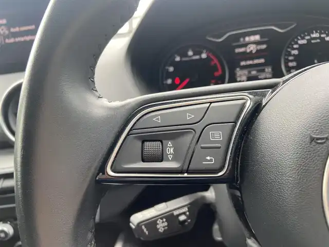 アウディ Ｑ２ 1．0 TFSI スポーツ 栃木県 2018(平30)年 2.8万km アイビスホワイト ACC/レーンキープ/ブラインドスポット/バックカメラ/純正ナビ/フルセグ /シートヒーター/ETC/LED/純正17インチAW/社外ドラレコ