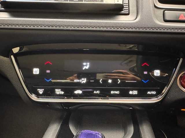 ホンダ ヴェゼル ハイブリッド 兵庫県 2016(平28)年 10.3万km クリスタルブラックパール 社外7インチナビ（CD/DVD・FM/AM・BT・フルセグ）/ホンダセンシング/ETC/HDMI/プッシュスタート/スマートキー2本/レザーシート/パワーシート（D/N席）/シートヒーター（D/N席）/シートメモリー（D席）/純正AW17インチ/純正フロアマット/追従式クルーズコントロール/パドルシフト/ルーフレール/電動パーキング/オートブレーキホールド/LEDヘッドランプ/フォグランプ/オートライト/電動格納ミラー/ウインカーミラー/ドアバイザー/自動防眩ミラー/チャイルドシート対応