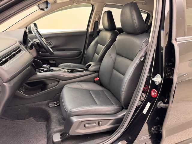 ホンダ ヴェゼル ハイブリッド 兵庫県 2016(平28)年 10.3万km クリスタルブラックパール 社外7インチナビ（CD/DVD・FM/AM・BT・フルセグ）/ホンダセンシング/ETC/HDMI/プッシュスタート/スマートキー2本/レザーシート/パワーシート（D/N席）/シートヒーター（D/N席）/シートメモリー（D席）/純正AW17インチ/純正フロアマット/追従式クルーズコントロール/パドルシフト/ルーフレール/電動パーキング/オートブレーキホールド/LEDヘッドランプ/フォグランプ/オートライト/電動格納ミラー/ウインカーミラー/ドアバイザー/自動防眩ミラー/チャイルドシート対応