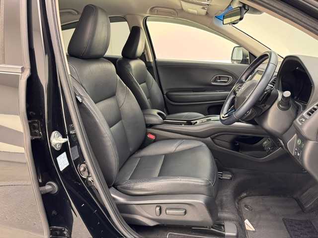 ホンダ ヴェゼル ハイブリッド 兵庫県 2016(平28)年 10.3万km クリスタルブラックパール 社外7インチナビ（CD/DVD・FM/AM・BT・フルセグ）/ホンダセンシング/ETC/HDMI/プッシュスタート/スマートキー2本/レザーシート/パワーシート（D/N席）/シートヒーター（D/N席）/シートメモリー（D席）/純正AW17インチ/純正フロアマット/追従式クルーズコントロール/パドルシフト/ルーフレール/電動パーキング/オートブレーキホールド/LEDヘッドランプ/フォグランプ/オートライト/電動格納ミラー/ウインカーミラー/ドアバイザー/自動防眩ミラー/チャイルドシート対応