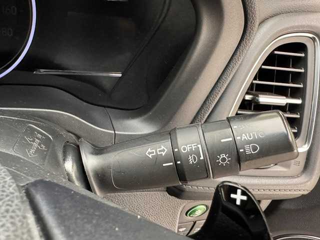 ホンダ ヴェゼル ハイブリッド 兵庫県 2016(平28)年 10.3万km クリスタルブラックパール 社外7インチナビ（CD/DVD・FM/AM・BT・フルセグ）/ホンダセンシング/ETC/HDMI/プッシュスタート/スマートキー2本/レザーシート/パワーシート（D/N席）/シートヒーター（D/N席）/シートメモリー（D席）/純正AW17インチ/純正フロアマット/追従式クルーズコントロール/パドルシフト/ルーフレール/電動パーキング/オートブレーキホールド/LEDヘッドランプ/フォグランプ/オートライト/電動格納ミラー/ウインカーミラー/ドアバイザー/自動防眩ミラー/チャイルドシート対応