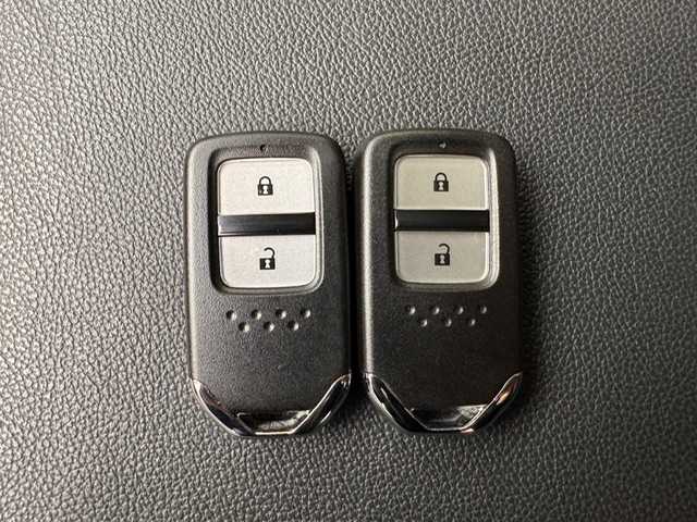 ホンダ ヴェゼル ハイブリッド 兵庫県 2016(平28)年 10.3万km クリスタルブラックパール 社外7インチナビ（CD/DVD・FM/AM・BT・フルセグ）/ホンダセンシング/ETC/HDMI/プッシュスタート/スマートキー2本/レザーシート/パワーシート（D/N席）/シートヒーター（D/N席）/シートメモリー（D席）/純正AW17インチ/純正フロアマット/追従式クルーズコントロール/パドルシフト/ルーフレール/電動パーキング/オートブレーキホールド/LEDヘッドランプ/フォグランプ/オートライト/電動格納ミラー/ウインカーミラー/ドアバイザー/自動防眩ミラー/チャイルドシート対応