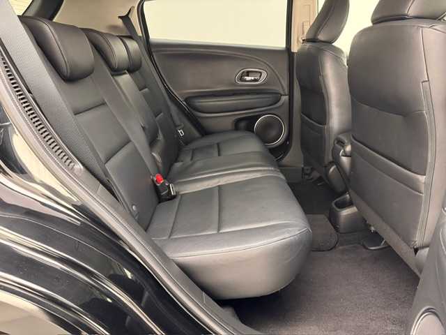 ホンダ ヴェゼル ハイブリッド 兵庫県 2016(平28)年 10.3万km クリスタルブラックパール 社外7インチナビ（CD/DVD・FM/AM・BT・フルセグ）/ホンダセンシング/ETC/HDMI/プッシュスタート/スマートキー2本/レザーシート/パワーシート（D/N席）/シートヒーター（D/N席）/シートメモリー（D席）/純正AW17インチ/純正フロアマット/追従式クルーズコントロール/パドルシフト/ルーフレール/電動パーキング/オートブレーキホールド/LEDヘッドランプ/フォグランプ/オートライト/電動格納ミラー/ウインカーミラー/ドアバイザー/自動防眩ミラー/チャイルドシート対応