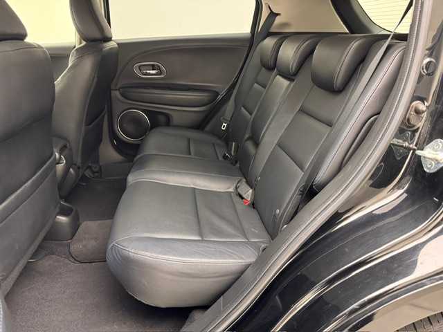 ホンダ ヴェゼル ハイブリッド 兵庫県 2016(平28)年 10.3万km クリスタルブラックパール 社外7インチナビ（CD/DVD・FM/AM・BT・フルセグ）/ホンダセンシング/ETC/HDMI/プッシュスタート/スマートキー2本/レザーシート/パワーシート（D/N席）/シートヒーター（D/N席）/シートメモリー（D席）/純正AW17インチ/純正フロアマット/追従式クルーズコントロール/パドルシフト/ルーフレール/電動パーキング/オートブレーキホールド/LEDヘッドランプ/フォグランプ/オートライト/電動格納ミラー/ウインカーミラー/ドアバイザー/自動防眩ミラー/チャイルドシート対応