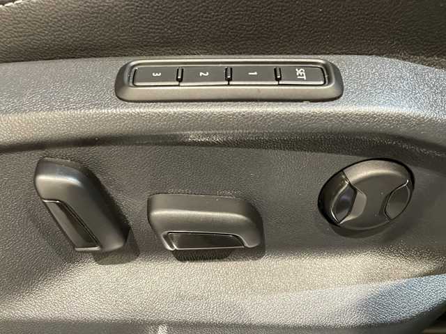 フォルクスワーゲン ティグアン TDI 4モーション Rライン ブラックスタイル 新潟県 2018(平30)年 3.5万km ディープブラックパールエフェクト 「300台限定車”ブラックスタイル”」/レザーシートパッケージ/-専用レザーシート /-メモリ付きパワーシート/ミラー/-ランバーサポート/-シートアンダートレー/アダプティブシャシーコントロール/純正19インチアルミホイール/主要装備/オールインセーフティ/-アダプティブクルーズコントロール/-レーンキープアシスト/-レーンチェンジアシスト/-ダイナミックライトアシスト/-アラウンドビューカメラ/-パークアシスト/-リヤトラフィックアラート/-プリクラッシュブレーキ/純正SSDナビ”DiscoverPro”/フルセグTV/ETC/ドライブレコーダー/LEDヘッドライト/パワーバックドア/ヘッドアップディスプレイ