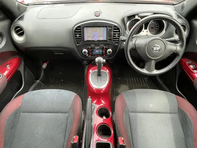 日産 ジューク 15RX タイプV 福岡県 2014(平26)年 10.1万km ラディアントレッド (株)IDOMが運営する【じしゃロン八幡西店】の自社ローン専用車両になります。こちらは現金またはオートローンご利用時の価格です。自社ローンご希望の方は別途その旨お申付け下さい/SDナビ/【Bluetooth・CD・DVD・TV】/ETC/純正フロアマット/純正アルミホイール/アイドリングストップ/バックカメラ/オートライト/フロントフォグランプ