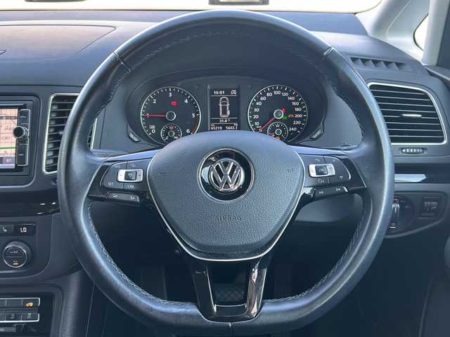 フォルクスワーゲン シャラン TDI ハイライン 岐阜県 2020(令2)年 6.6万km パール /純正メモリナビ/(BT/FM/AM/TV/CD)//ワンセグTV//バックカメラ//3列シート//前席パワーシート//前席シートヒーター//電動リアゲート//両側パワースライドドア//レーダークルーズコントロール//レーンアシスト//コーナーセンサー//前後ドラレコ//ルーフレール//純正フロアマット//純正17インチアルミホイール//ターボエンジン//スペアキー×１//プッシュスタート＆スマートキー