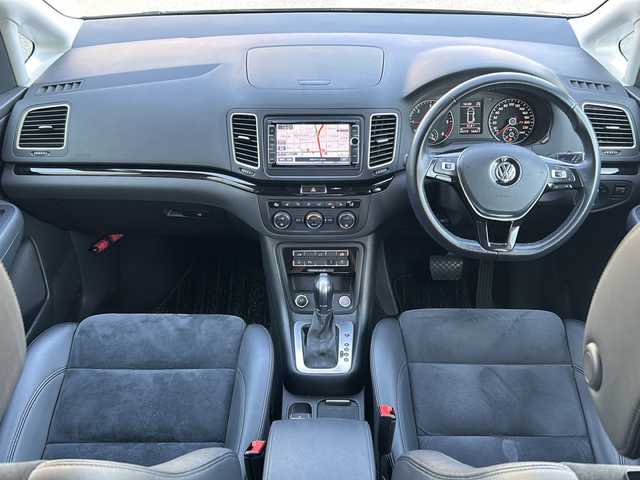 フォルクスワーゲン シャラン TDI ハイライン 岐阜県 2020(令2)年 6.6万km パール /純正メモリナビ/(BT/FM/AM/TV/CD)//ワンセグTV//バックカメラ//3列シート//前席パワーシート//前席シートヒーター//電動リアゲート//両側パワースライドドア//レーダークルーズコントロール//レーンアシスト//コーナーセンサー//前後ドラレコ//ルーフレール//純正フロアマット//純正17インチアルミホイール//ターボエンジン//スペアキー×１//プッシュスタート＆スマートキー