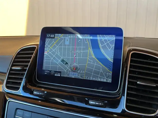 メルセデス・ベンツ ＧＬＳ３５０ｄ 4マチックスポーツ 愛知県 2017(平29)年 7万km ダイヤモンドホワイト 純正ナビ /フルセグTV /360度カメラ /パノラマサンルーフ /パナメリカーナグリル/ACC /BSM /レーンキープ/黒革 /全席シートヒーター /harman/kardon /パワーバックドア /純正黒塗装21インチアルミ /ETC/LEDヘッドライト/スマートキー