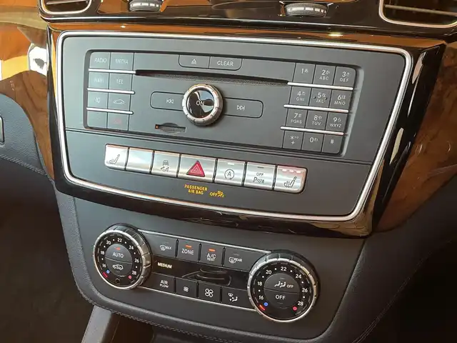 メルセデス・ベンツ ＧＬＳ３５０ｄ 4マチックスポーツ 愛知県 2017(平29)年 7万km ダイヤモンドホワイト 純正ナビ /フルセグTV /360度カメラ /パノラマサンルーフ /パナメリカーナグリル/ACC /BSM /レーンキープ/黒革 /全席シートヒーター /harman/kardon /パワーバックドア /純正黒塗装21インチアルミ /ETC/LEDヘッドライト/スマートキー