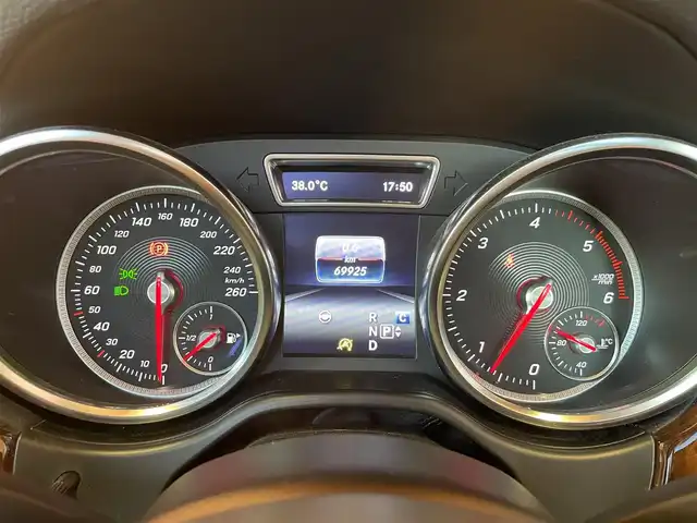 メルセデス・ベンツ ＧＬＳ３５０ｄ 4マチックスポーツ 愛知県 2017(平29)年 7万km ダイヤモンドホワイト 純正ナビ /フルセグTV /360度カメラ /パノラマサンルーフ /パナメリカーナグリル/ACC /BSM /レーンキープ/黒革 /全席シートヒーター /harman/kardon /パワーバックドア /純正黒塗装21インチアルミ /ETC/LEDヘッドライト/スマートキー