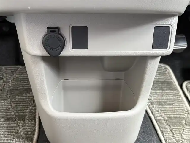 トヨタ パッソ X 三重県 2022(令4)年 4.2万km ファイアークォーツレッドM ♪走行41839km/♪車検 令和9年1月19日迄/スマートアシストIII/・衝突警報機能/・衝突回避支援ブレーキ機能/・誤発進抑制制御機能/・車線逸脱警報機能/・先行車発進お知らせ機能/・オートハイビーム/コーナーセンサー/スマートキー/プッシュスタート/アイドリングストップ/純正ナビ/・TV・AUX・SD・CD/・Bluetoothオーディオ/・バックカメラ/ステアリングスイッチ/オートライト/オートリトラクタブルミラー/ヘッドライトレベライザー/プライバシーガラス/フロアマット/ドアバイザー