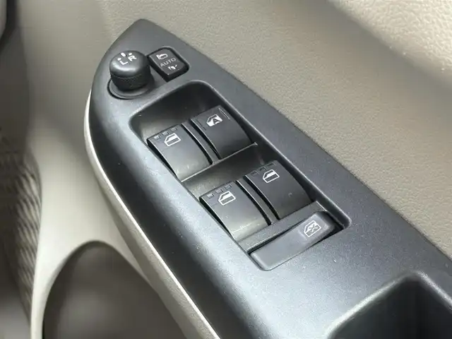 トヨタ パッソ X 三重県 2022(令4)年 4.2万km ファイアークォーツレッドM ♪走行41839km/♪車検 令和9年1月19日迄/スマートアシストIII/・衝突警報機能/・衝突回避支援ブレーキ機能/・誤発進抑制制御機能/・車線逸脱警報機能/・先行車発進お知らせ機能/・オートハイビーム/コーナーセンサー/スマートキー/プッシュスタート/アイドリングストップ/純正ナビ/・TV・AUX・SD・CD/・Bluetoothオーディオ/・バックカメラ/ステアリングスイッチ/オートライト/オートリトラクタブルミラー/ヘッドライトレベライザー/プライバシーガラス/フロアマット/ドアバイザー