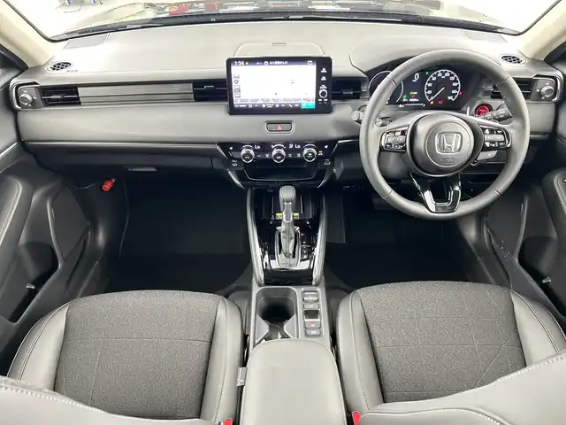 ホンダ ヴェゼル ハイブリッド e:HEV Z 愛知県 2025(令7)年 0.1千km クリスタルブラックパール Honda CONNECT9インチディスプレー/・インターナビ/・地デジTV/・リアワイドカメラ/・Bluetooth/・ステアリングスイッチ/ホンダセンシング（安全運転支援）/・衝突軽減ブレーキ/・オートハイビーム/・パーキングセンサー/・レーダークルーズコントロール/純正5本スポークアルミホイール/雨滴検知フロントワイパー/ブラックプライムスムーズ（合皮）ファブリックコンビシート/・前席シートヒーター/ハンズフリーパワーバックドア/ETC2.0車載器/ワイヤレス充電器/フロントグリル　ベルリナブラック(41250円)