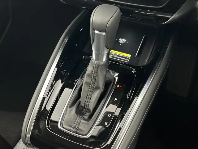 ホンダ ヴェゼル ハイブリッド e:HEV Z 愛知県 2025(令7)年 0.1千km クリスタルブラックパール Honda CONNECT9インチディスプレー/・インターナビ/・地デジTV/・リアワイドカメラ/・Bluetooth/・ステアリングスイッチ/ホンダセンシング（安全運転支援）/・衝突軽減ブレーキ/・オートハイビーム/・パーキングセンサー/・レーダークルーズコントロール/純正5本スポークアルミホイール/雨滴検知フロントワイパー/ブラックプライムスムーズ（合皮）ファブリックコンビシート/・前席シートヒーター/ハンズフリーパワーバックドア/ETC2.0車載器/ワイヤレス充電器/フロントグリル　ベルリナブラック(41250円)