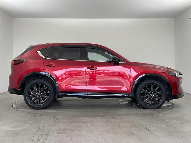 マツダ ＣＸ－５ XD スポーツアピアランス 兵庫県 2022(令4)年 6.7万km ソウルレッドクリスタルM ・地上デジタルＴＶチューナー（フルセグ）/・純正ナビ&BT＆DVD＆USB/・360°カメラ/・クルージング＆トラフィック・サポート/・フロント＆リアバンパーガーニッシュ（ピアノブラック）/・クラッディング／ボディロアガーニッシュ（ピアノブラック）/・マフラーカッター（大径）/・ＬＥＤ室内照明（間接照明［足元：フロントシート］／オーバーヘッドコンソールダウンライト／バニティミラー照明）/・ワイヤレス充電（Ｑｉ）/・１９インチアルミホイール（Ｓｐｏｒｔｓ　Ａｐｐｅａｒａｎｃｅ専用）/・デコレーションパネル（インパネ／ドアトリム）：ハニカムブラック／サテンクロームメッキ/・シグネチャーウイング（ブラッククローム）/・フロントグリルアクセント（クラシックレッド）/・衝突軽減ブレーキ/・レーダークルーズコントロール/・レーンキープアシスト/・車線逸脱警報/・ステアリングヒーター/・ブラインドスポットモニター/・ヘッドアップディスプレイ/・パワーバックドア/・パドルシフト/・レザーシート/・前席シートヒーター/・ETC/・前後ドラレコ/・コーナーセンサー