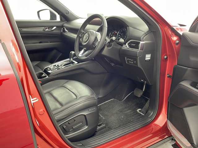 マツダ ＣＸ－５ XD スポーツアピアランス 兵庫県 2022(令4)年 6.7万km ソウルレッドクリスタルM ・地上デジタルＴＶチューナー（フルセグ）/・純正ナビ&BT＆DVD＆USB/・360°カメラ/・クルージング＆トラフィック・サポート/・フロント＆リアバンパーガーニッシュ（ピアノブラック）/・クラッディング／ボディロアガーニッシュ（ピアノブラック）/・マフラーカッター（大径）/・ＬＥＤ室内照明（間接照明［足元：フロントシート］／オーバーヘッドコンソールダウンライト／バニティミラー照明）/・ワイヤレス充電（Ｑｉ）/・１９インチアルミホイール（Ｓｐｏｒｔｓ　Ａｐｐｅａｒａｎｃｅ専用）/・デコレーションパネル（インパネ／ドアトリム）：ハニカムブラック／サテンクロームメッキ/・シグネチャーウイング（ブラッククローム）/・フロントグリルアクセント（クラシックレッド）/・衝突軽減ブレーキ/・レーダークルーズコントロール/・レーンキープアシスト/・車線逸脱警報/・ステアリングヒーター/・ブラインドスポットモニター/・ヘッドアップディスプレイ/・パワーバックドア/・パドルシフト/・レザーシート/・前席シートヒーター/・ETC/・前後ドラレコ/・コーナーセンサー