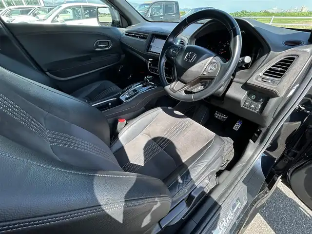 ホンダ ヴェゼル ハイブリッド RS ホンダセンシング 佐賀県 2019(平31)年 5.7万km ミッドナイトブルービームM /純正DOP8インチナビ≪VXM-197VFEi≫//バックカメラ//フルセグTV/DVD/Bluetooth/USB/HDMI//AppleＣａｒＰｌａｙ//ＲＳ専用ハーフレザーシート//シートヒーター//ＲＳ専用アルミホイール18インチ//電動パーキングブレーキ//オートブレーキホールド//スマートキー//スペアキー//ＥＴＣ//純正ドライブレコーダー//リアドライブレコーダー//ホンダセンシング//ＣＭＢＳ警報//ＡＣＣ≪アダプティブオートクルーズコントロール≫//先行車発進お知らせ//路外逸脱抑制システム//レーンキープアシストシステム//リアクティブフォースペダル//標識認識機能