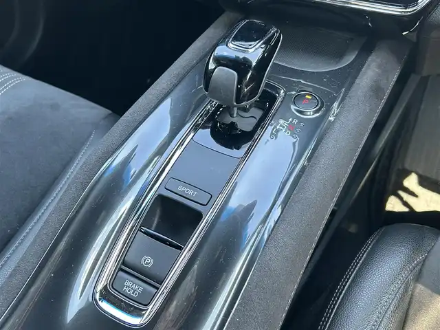 ホンダ ヴェゼル ハイブリッド RS ホンダセンシング 佐賀県 2019(平31)年 5.7万km ミッドナイトブルービームM /純正DOP8インチナビ≪VXM-197VFEi≫//バックカメラ//フルセグTV/DVD/Bluetooth/USB/HDMI//AppleＣａｒＰｌａｙ//ＲＳ専用ハーフレザーシート//シートヒーター//ＲＳ専用アルミホイール18インチ//電動パーキングブレーキ//オートブレーキホールド//スマートキー//スペアキー//ＥＴＣ//純正ドライブレコーダー//リアドライブレコーダー//ホンダセンシング//ＣＭＢＳ警報//ＡＣＣ≪アダプティブオートクルーズコントロール≫//先行車発進お知らせ//路外逸脱抑制システム//レーンキープアシストシステム//リアクティブフォースペダル//標識認識機能
