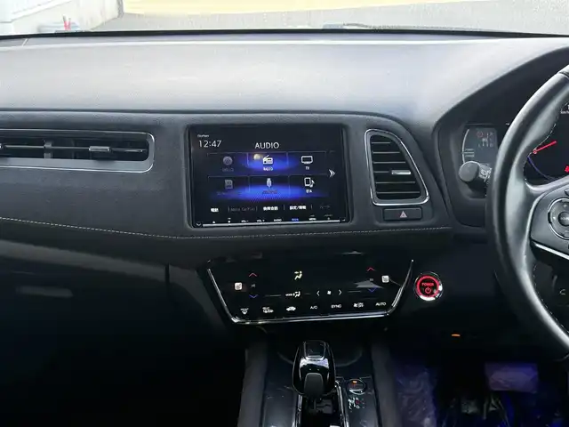 ホンダ ヴェゼル ハイブリッド RS ホンダセンシング 佐賀県 2019(平31)年 5.7万km ミッドナイトブルービームM 純正DOP8インチナビ≪VXM-197VFEi≫/バックカメラ/・フルセグTV/DVD/Bluetooth/USB/HDMI//AppleＣａｒＰｌａｙ/ＲＳ専用ハーフレザーシート/シートヒーター/ＲＳ専用アルミホイール18インチ/電動パーキングブレーキ/・オートブレーキホールド/スマートキー/スペアキー/ＥＴＣ/純正ドライブレコーダー/リアドライブレコーダー/ホンダセンシング/・ＣＭＢＳ警報/・ＡＣＣ≪アダプティブオートクルーズコントロール≫/・先行車発進お知らせ/・路外逸脱抑制システム/・レーンキープアシストシステム/・リアクティブフォースペダル/・標識認識機能