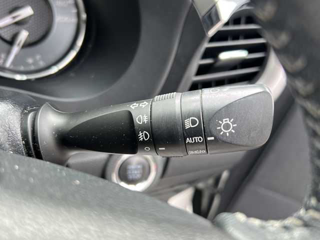 トヨタ ハイラックス Z 埼玉県 2021(令3)年 5.1万km スーパーホワイトⅡ 純正ナビ　/ＥＴＣ/リフトアップ１インチ/フロントJAOSスプリング/リアB4Lボディリフト/バグガード/社外サイド出しマフラー（5ZIGEN）/シートヒーター　/スペアキー２　/ＡＭ／ＦＭ／ＴＶ／ＢＴ／ＳＤ／ＤＶＤ　/バックカメラ　/レーンアシスト　/プッシュスタート　/レーダークルーズコントロール　/ＬＥＤヘッドライト/アイドリングストップ/保証書　/取扱説明書