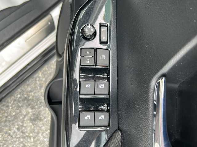 トヨタ ハイラックス Z 埼玉県 2021(令3)年 5.1万km スーパーホワイトⅡ 純正ナビ　/ＥＴＣ/リフトアップ１インチ/フロントJAOSスプリング/リアB4Lボディリフト/バグガード/社外サイド出しマフラー（5ZIGEN）/シートヒーター　/スペアキー２　/ＡＭ／ＦＭ／ＴＶ／ＢＴ／ＳＤ／ＤＶＤ　/バックカメラ　/レーンアシスト　/プッシュスタート　/レーダークルーズコントロール　/ＬＥＤヘッドライト/アイドリングストップ/保証書　/取扱説明書