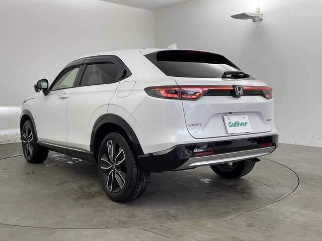 ホンダ ヴェゼル ハイブリッド e:HEV Z 兵庫県 2022(令4)年 1.9万km プラチナホワイトパール ・純正9インチナビ/・Bluetooth/USB/フルセグテレビ/・マルチビューカメラ/・ホンダセンシング/・衝突軽減ブレーキ/・オートハイビーム/・アダプティブクルーズコントロール/・先行車発進告知機能/・標識認識機能/・前後コーナーセンサー/・ブラインドスポットモニター/・パワーバックドア/・純正スピーカー　ディーラーオプション/・電子パーキング/・オートホールド/・ステアリングスイッチ/・ステアリングヒーター/・パドルシフト/・ハーフレザーシート/・前席シートヒーター/・純正ゴムマット/・純正18インチアルミホイールタイヤ/・LEDヘッドライト/・フォグランプ/・置くだけ充電/・社外前後ドライブレコーダー/・ビルトインETC2.0/・プッシュスタートボタン/・スマートキー/・スペアキー/・取扱説明書/・保証書