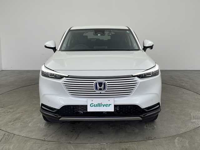 ホンダ ヴェゼル ハイブリッド e:HEV Z 兵庫県 2022(令4)年 1.9万km プラチナホワイトパール ・純正9インチナビ/・Bluetooth/USB/フルセグテレビ/・マルチビューカメラ/・ホンダセンシング/・衝突軽減ブレーキ/・オートハイビーム/・アダプティブクルーズコントロール/・先行車発進告知機能/・標識認識機能/・前後コーナーセンサー/・ブラインドスポットモニター/・パワーバックドア/・純正スピーカー　ディーラーオプション/・電子パーキング/・オートホールド/・ステアリングスイッチ/・ステアリングヒーター/・パドルシフト/・ハーフレザーシート/・前席シートヒーター/・純正ゴムマット/・純正18インチアルミホイールタイヤ/・LEDヘッドライト/・フォグランプ/・置くだけ充電/・社外前後ドライブレコーダー/・ビルトインETC2.0/・プッシュスタートボタン/・スマートキー/・スペアキー/・取扱説明書/・保証書