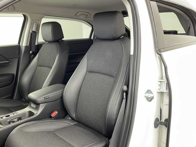 ホンダ ヴェゼル ハイブリッド e:HEV Z 兵庫県 2022(令4)年 1.9万km プラチナホワイトパール ・純正9インチナビ/・Bluetooth/USB/フルセグテレビ/・マルチビューカメラ/・ホンダセンシング/・衝突軽減ブレーキ/・オートハイビーム/・アダプティブクルーズコントロール/・先行車発進告知機能/・標識認識機能/・前後コーナーセンサー/・ブラインドスポットモニター/・パワーバックドア/・純正スピーカー　ディーラーオプション/・電子パーキング/・オートホールド/・ステアリングスイッチ/・ステアリングヒーター/・パドルシフト/・ハーフレザーシート/・前席シートヒーター/・純正ゴムマット/・純正18インチアルミホイールタイヤ/・LEDヘッドライト/・フォグランプ/・置くだけ充電/・社外前後ドライブレコーダー/・ビルトインETC2.0/・プッシュスタートボタン/・スマートキー/・スペアキー/・取扱説明書/・保証書