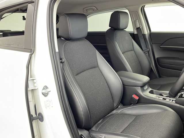 ホンダ ヴェゼル ハイブリッド e:HEV Z 兵庫県 2022(令4)年 1.9万km プラチナホワイトパール ・純正9インチナビ/・Bluetooth/USB/フルセグテレビ/・マルチビューカメラ/・ホンダセンシング/・衝突軽減ブレーキ/・オートハイビーム/・アダプティブクルーズコントロール/・先行車発進告知機能/・標識認識機能/・前後コーナーセンサー/・ブラインドスポットモニター/・パワーバックドア/・純正スピーカー　ディーラーオプション/・電子パーキング/・オートホールド/・ステアリングスイッチ/・ステアリングヒーター/・パドルシフト/・ハーフレザーシート/・前席シートヒーター/・純正ゴムマット/・純正18インチアルミホイールタイヤ/・LEDヘッドライト/・フォグランプ/・置くだけ充電/・社外前後ドライブレコーダー/・ビルトインETC2.0/・プッシュスタートボタン/・スマートキー/・スペアキー/・取扱説明書/・保証書