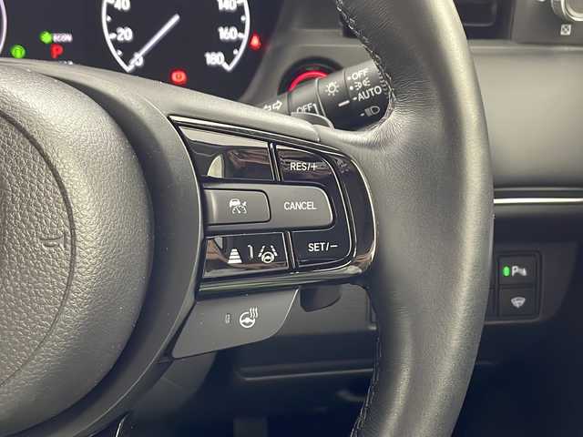 ホンダ ヴェゼル ハイブリッド e:HEV Z 兵庫県 2022(令4)年 1.9万km プラチナホワイトパール ・純正9インチナビ/・Bluetooth/USB/フルセグテレビ/・マルチビューカメラ/・ホンダセンシング/・衝突軽減ブレーキ/・オートハイビーム/・アダプティブクルーズコントロール/・先行車発進告知機能/・標識認識機能/・前後コーナーセンサー/・ブラインドスポットモニター/・パワーバックドア/・純正スピーカー　ディーラーオプション/・電子パーキング/・オートホールド/・ステアリングスイッチ/・ステアリングヒーター/・パドルシフト/・ハーフレザーシート/・前席シートヒーター/・純正ゴムマット/・純正18インチアルミホイールタイヤ/・LEDヘッドライト/・フォグランプ/・置くだけ充電/・社外前後ドライブレコーダー/・ビルトインETC2.0/・プッシュスタートボタン/・スマートキー/・スペアキー/・取扱説明書/・保証書