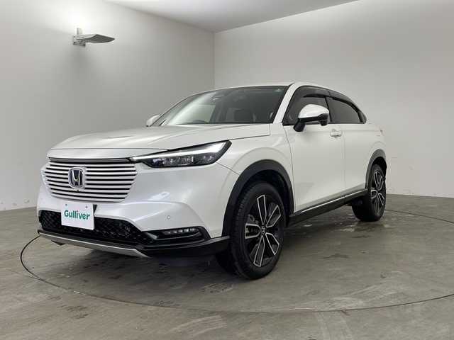 ホンダ ヴェゼル ハイブリッド e:HEV Z 兵庫県 2022(令4)年 1.9万km プラチナホワイトパール ・純正9インチナビ/・Bluetooth/USB/フルセグテレビ/・マルチビューカメラ/・ホンダセンシング/・衝突軽減ブレーキ/・オートハイビーム/・アダプティブクルーズコントロール/・先行車発進告知機能/・標識認識機能/・前後コーナーセンサー/・ブラインドスポットモニター/・パワーバックドア/・純正スピーカー　ディーラーオプション/・電子パーキング/・オートホールド/・ステアリングスイッチ/・ステアリングヒーター/・パドルシフト/・ハーフレザーシート/・前席シートヒーター/・純正ゴムマット/・純正18インチアルミホイールタイヤ/・LEDヘッドライト/・フォグランプ/・置くだけ充電/・社外前後ドライブレコーダー/・ビルトインETC2.0/・プッシュスタートボタン/・スマートキー/・スペアキー/・取扱説明書/・保証書