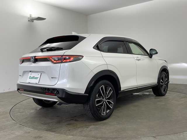 ホンダ ヴェゼル ハイブリッド e:HEV Z 兵庫県 2022(令4)年 1.9万km プラチナホワイトパール ・純正9インチナビ/・Bluetooth/USB/フルセグテレビ/・マルチビューカメラ/・ホンダセンシング/・衝突軽減ブレーキ/・オートハイビーム/・アダプティブクルーズコントロール/・先行車発進告知機能/・標識認識機能/・前後コーナーセンサー/・ブラインドスポットモニター/・パワーバックドア/・純正スピーカー　ディーラーオプション/・電子パーキング/・オートホールド/・ステアリングスイッチ/・ステアリングヒーター/・パドルシフト/・ハーフレザーシート/・前席シートヒーター/・純正ゴムマット/・純正18インチアルミホイールタイヤ/・LEDヘッドライト/・フォグランプ/・置くだけ充電/・社外前後ドライブレコーダー/・ビルトインETC2.0/・プッシュスタートボタン/・スマートキー/・スペアキー/・取扱説明書/・保証書