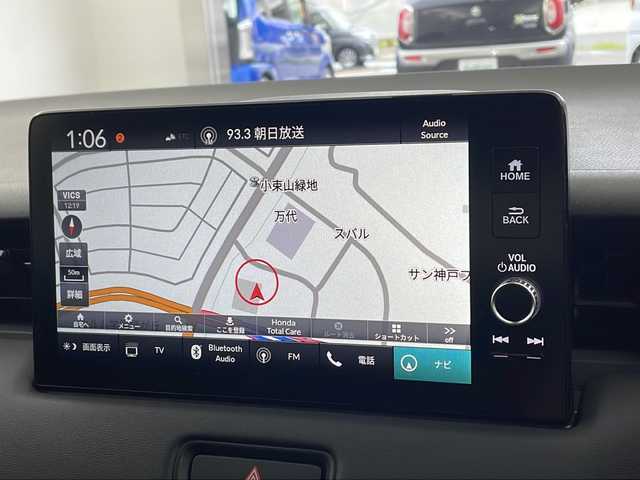 ホンダ ヴェゼル ハイブリッド e:HEV Z 兵庫県 2022(令4)年 1.9万km プラチナホワイトパール ・純正9インチナビ/・Bluetooth/USB/フルセグテレビ/・マルチビューカメラ/・ホンダセンシング/・衝突軽減ブレーキ/・オートハイビーム/・アダプティブクルーズコントロール/・先行車発進告知機能/・標識認識機能/・前後コーナーセンサー/・ブラインドスポットモニター/・パワーバックドア/・純正スピーカー　ディーラーオプション/・電子パーキング/・オートホールド/・ステアリングスイッチ/・ステアリングヒーター/・パドルシフト/・ハーフレザーシート/・前席シートヒーター/・純正ゴムマット/・純正18インチアルミホイールタイヤ/・LEDヘッドライト/・フォグランプ/・置くだけ充電/・社外前後ドライブレコーダー/・ビルトインETC2.0/・プッシュスタートボタン/・スマートキー/・スペアキー/・取扱説明書/・保証書